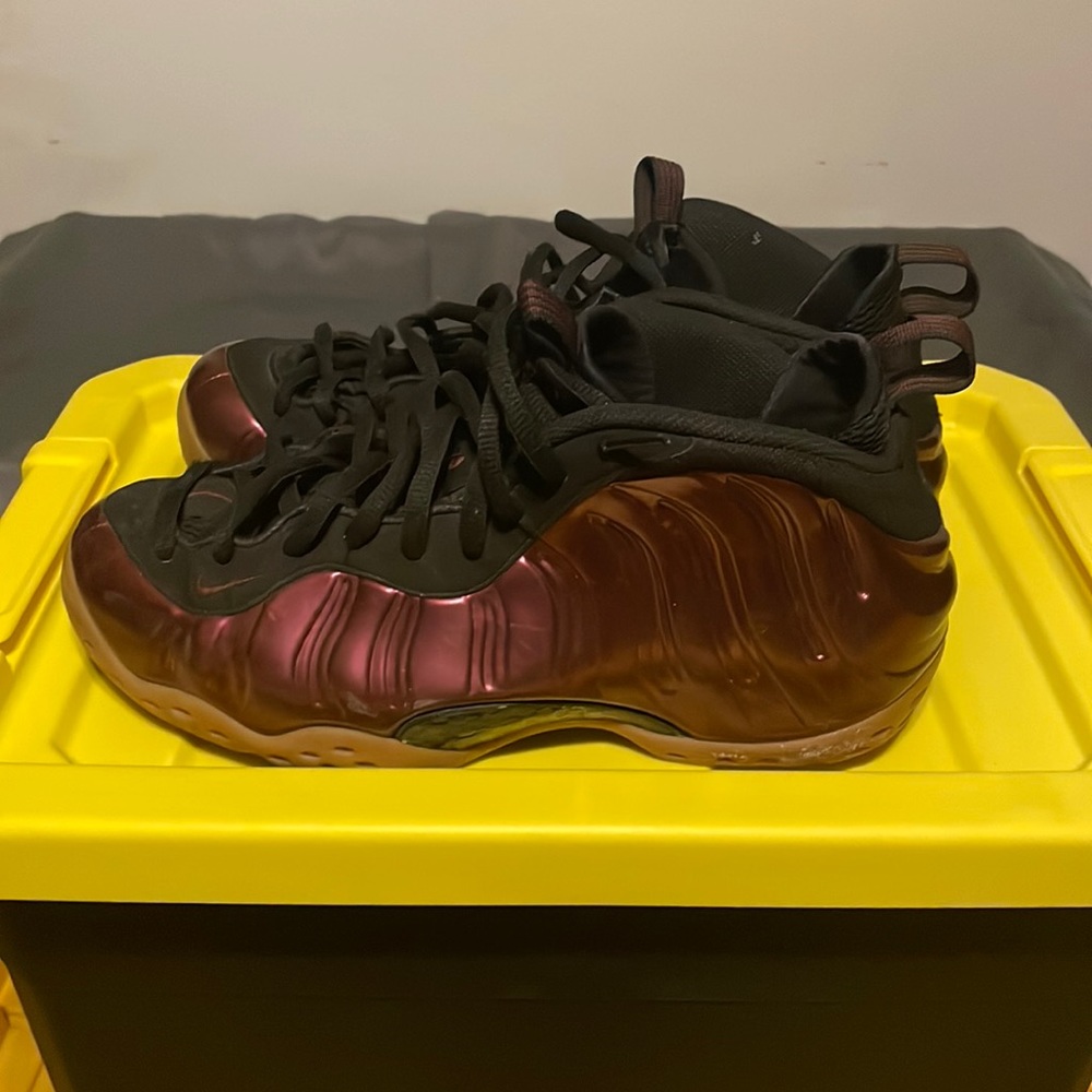 Maroon and gum bottom foamsposite